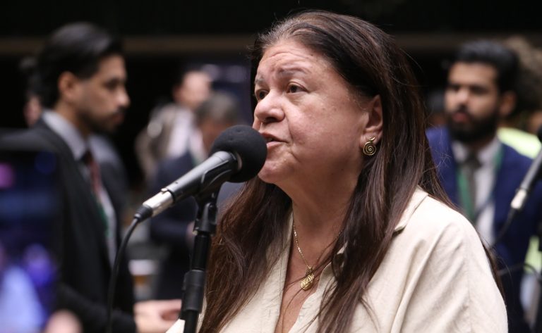 Projeto aumenta pena para militar em caso de estupro de vulnerável com lesão grave