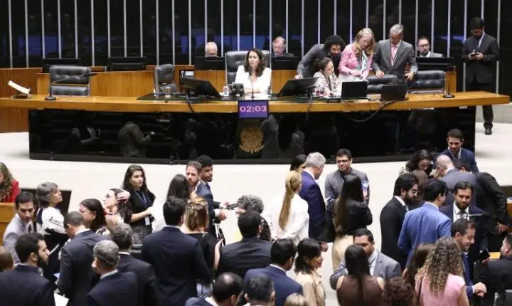 Câmara aprova regime de urgência para sete projetos de lei