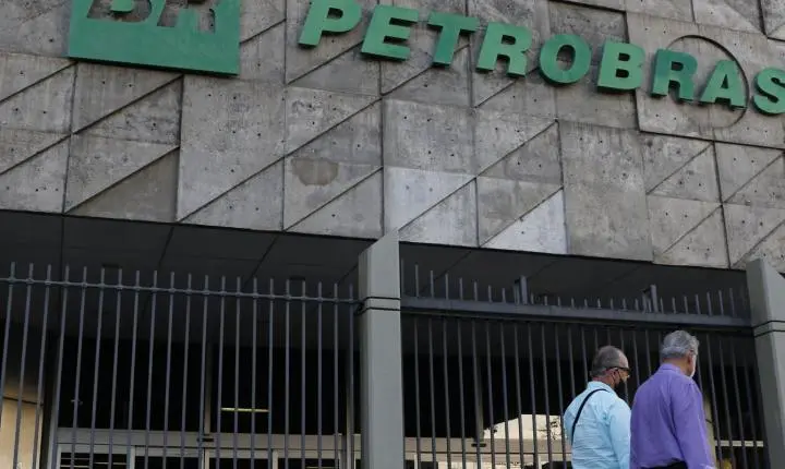 Com alívio da guerra, Petrobras reduz preço do querosene de aviação 