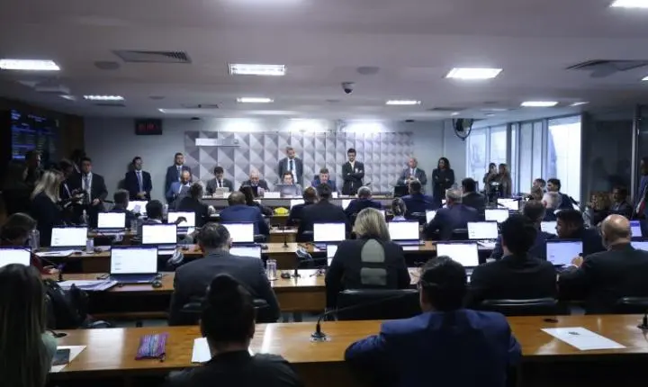 CPMI do INSS adia depoimento de advogado e mantém condução coercitiva