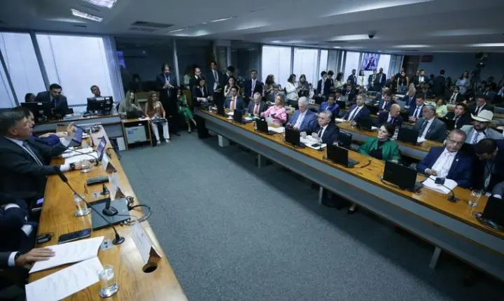 Deputado pede prisão de ex-presidente de entidade por silêncio em CPMI