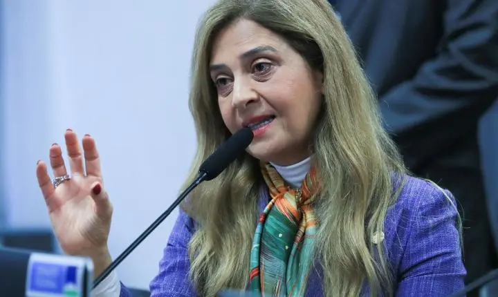 Dino mantém depoimento de Leila Pereira na CPMI do INSS 