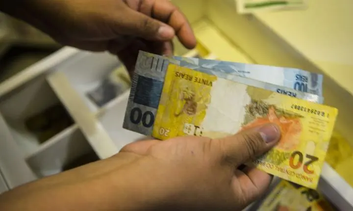 Governo propõe salário mínimo de R$ 1.717 em 2027