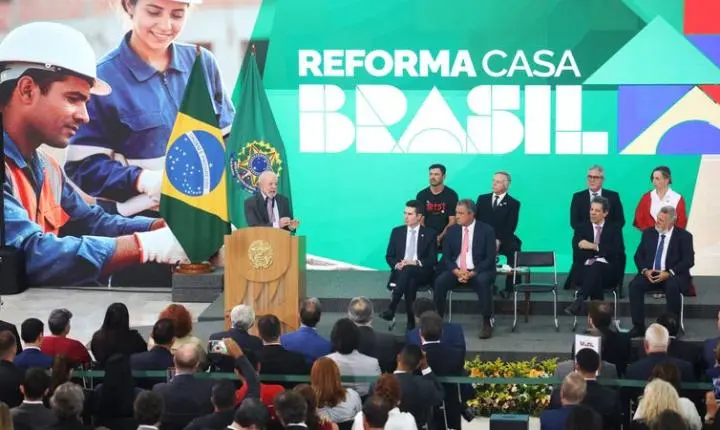 Lula lança programa de reforma de casas e defende ação para invisíveis