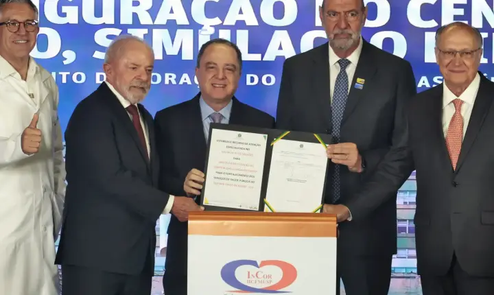 Lula sanciona lei do marco regulatório da vacina contra o câncer 