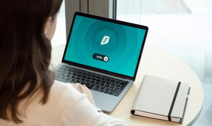 Uso de agentes de IA expõe empresas a riscos de privacidade