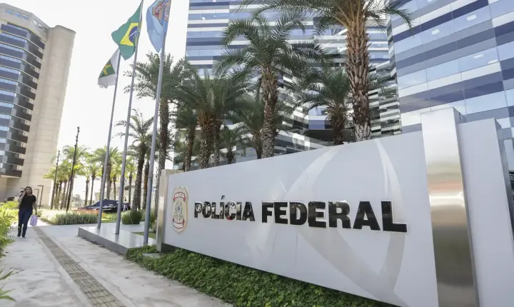 PF envia a Gilmar e Zanin íntegra de material do celular de Vorcaro