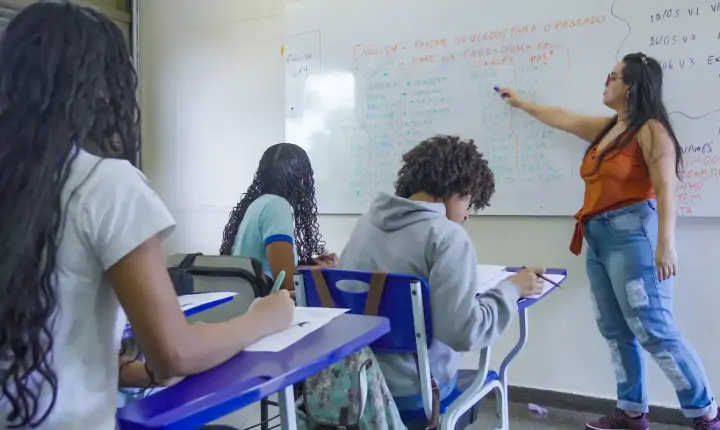 Escolas privadas fora de locais de votação terão aulas normais no DF